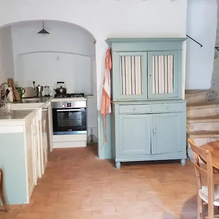 La Cour Du Marronnier